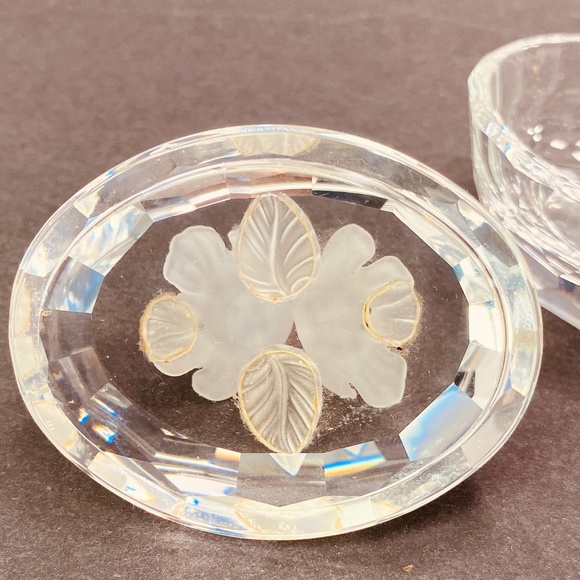 Swarovski Crystal Oval Flower Treasure Trinket Box Vintage '76-'88 - Picture 6 of 9